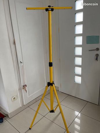 Trépied pour projecteur de chantier