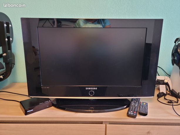 TV Samsumg et décodeur TNT philips