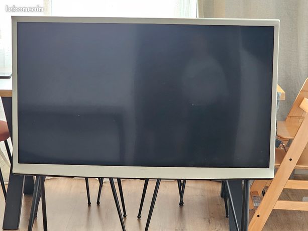 TV Samsung 50 QLED The Serif