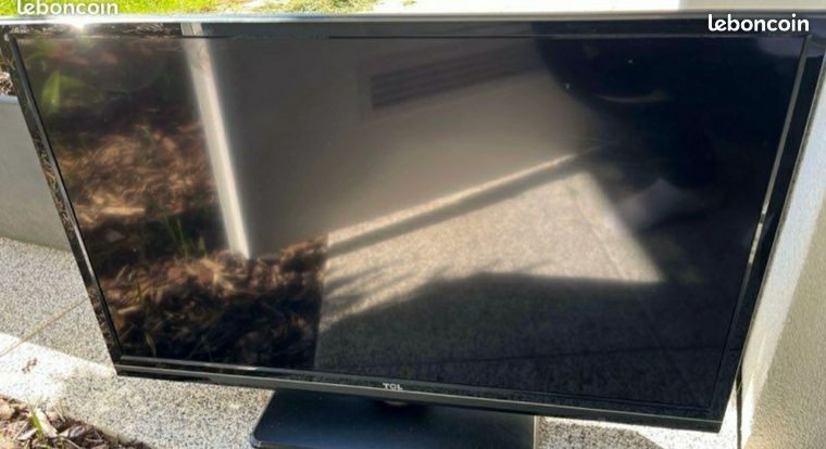 Tv tcl 28 p