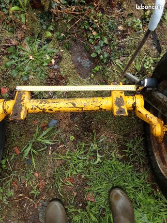 Un essieu avec roue