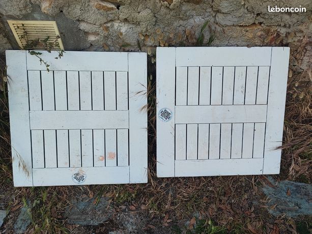 Un lit de 3 plateaux de bois exotique 69 69 35cm
