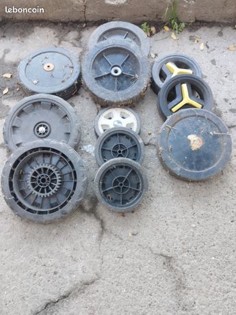Une bonne dizaine de roues de tondeuse en BE