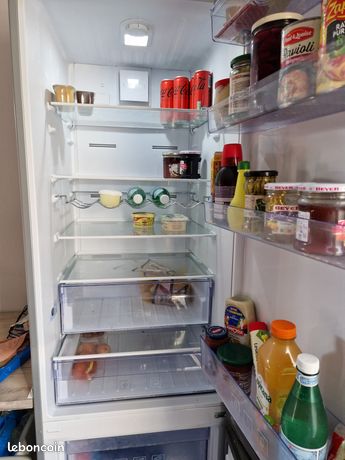 Vend chambre à coucher +1 frigidaire congélateur +élément de cuisine +1canaper