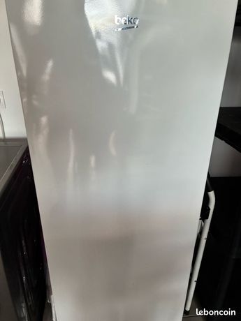 Vends congélateur Armoire BEKO 1.5m