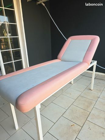 table de massages ou soins esthétiques