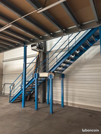 mezzanine en l. 12m x 6m et 4m x 6m. Hauter 26m