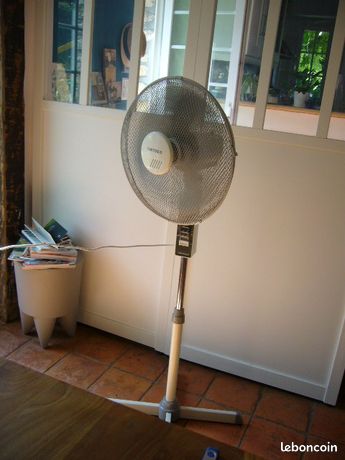 Ventilateur sur pied