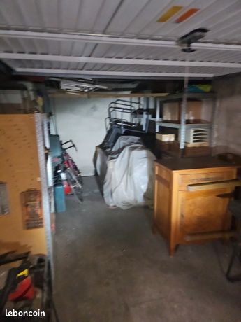 Vide garage matériel étagères etc