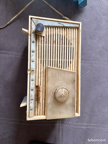 Vieille radio vintage schneider