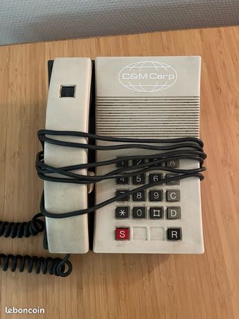 Vieux téléphone fixe vintage