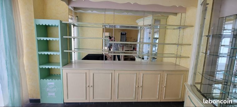 Vitrine et meuble